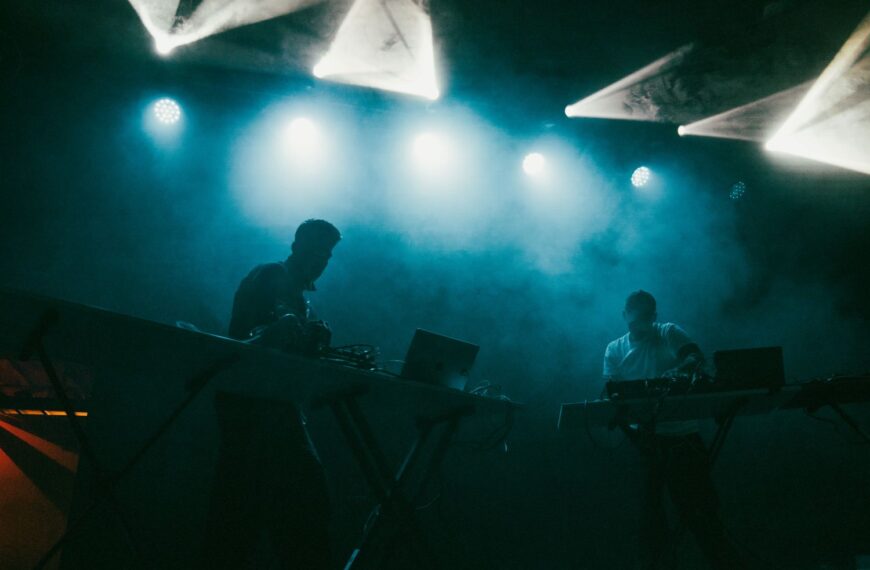 VERSES GT – JACQUES GREENE & NOSAJ THING…